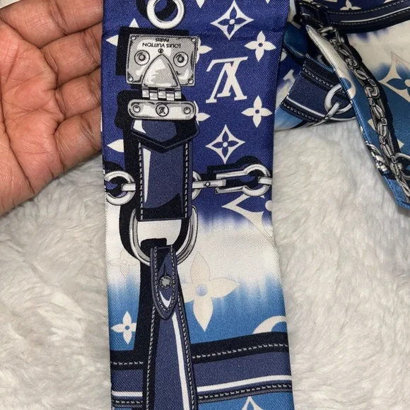 Louis Vuitton Confidential Silk Bandeau - Picture 10 of 10